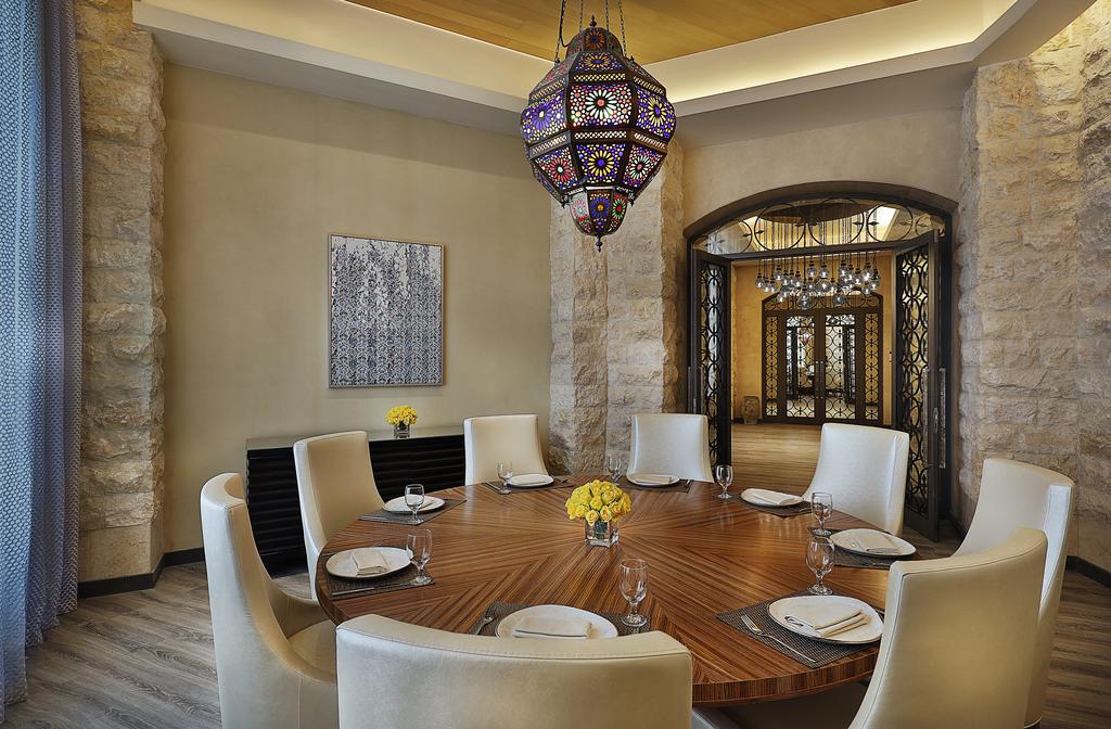 Hilton_Convention_Hotel_Dinning_Area