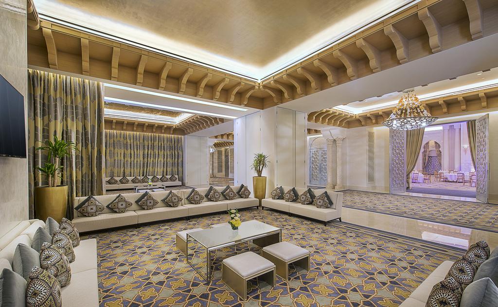 Hilton_Convention_Hotel_Meeting_Area