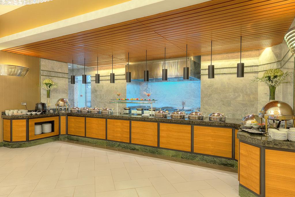Hilton_Suites_Hotel_Kitchen