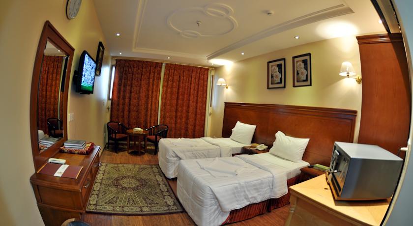 Nawazi_Ajyad_Hotel_Bedroom